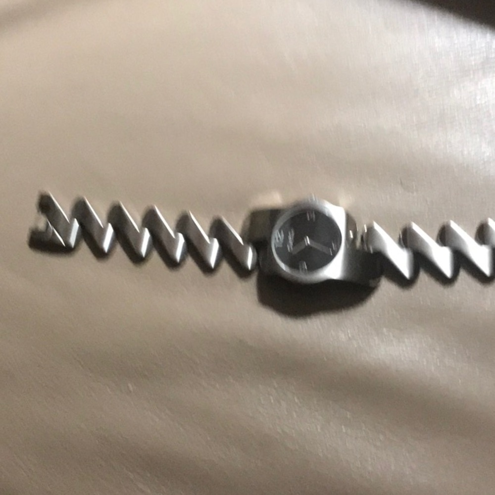 GUCCI Watch - Picture 5 of 8